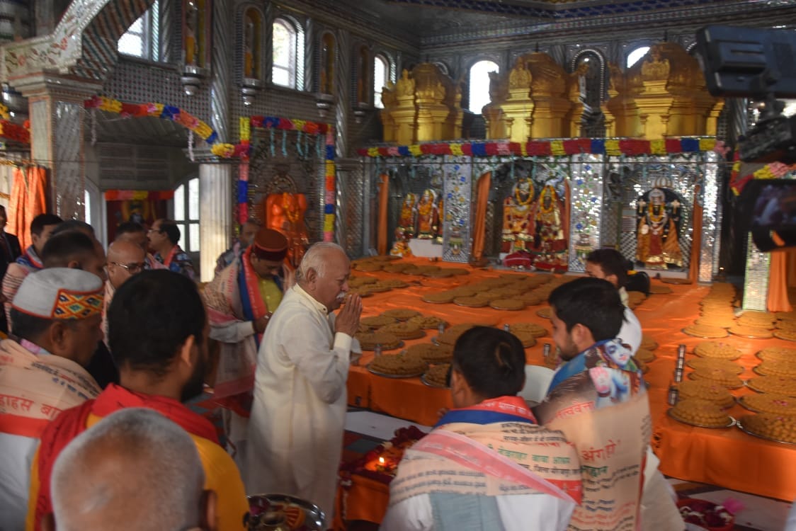Mohan Bhagwat Hanuman Sadhana at Devraha Ashram mirzapur offered 51 man laddus