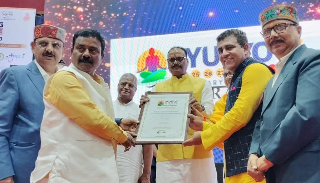 Haryana Yog Parishad Chairman  Jaideep Arya received Life Time Achievement Award in varanasi