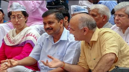 Delhi Liquor Scam: आतिशी को मंत्रिमंडल में शामिल करने को लेकर BJP की आपत्ति, लिखी केजरीवाल को चिट्ठी Atishi Marlena with Arvind Kejriwal and manish Sisodia