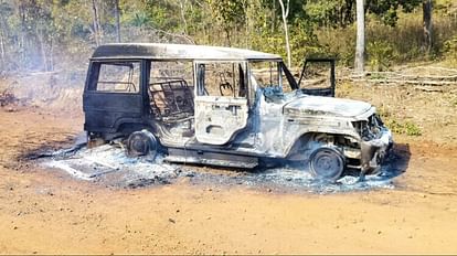 chhattisgarh naxalite thrash bsnl workers in sukma, burn jcb in bijapur