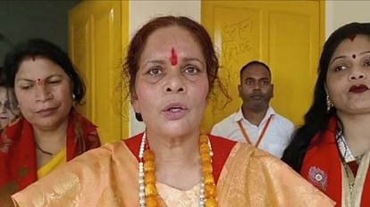 पर्स में मेकअप के बजाए चाकू: साध्वी प्राची बोलीं-बेटियां 72 हूरों के झांसे में न आएं, अच्छे संस्कार लें Sadhvi Prachi