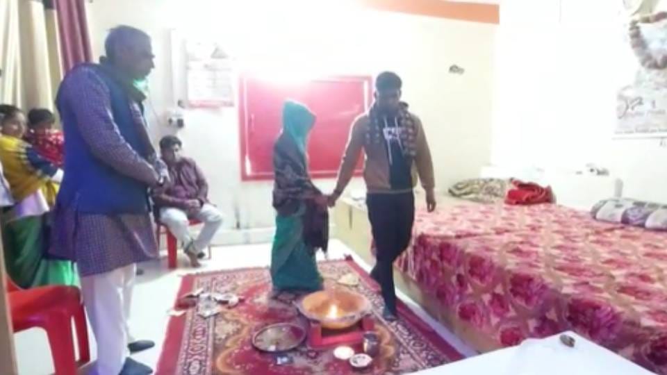Nargis converted to religion for his love and became Nikki and married Hindu boy in mainpuri