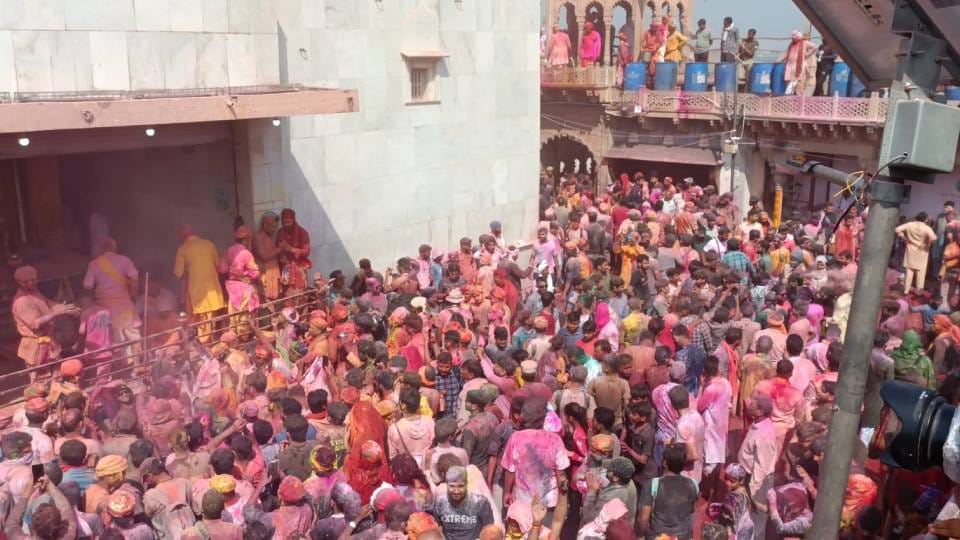 Hurriyare reached Nandgaon after playing Holi in Barsana at Mathura
