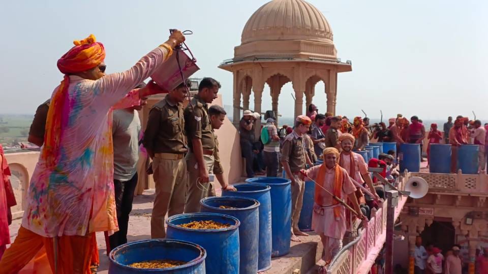 Hurriyare reached Nandgaon after playing Holi in Barsana at Mathura
