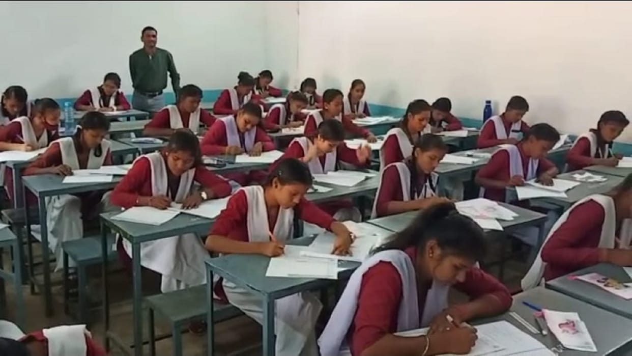 Chhattisgarh Board Exam 2538 examinees gave Hindi paper in Bhatapara
