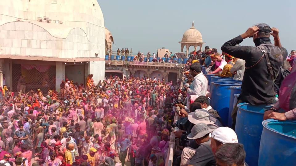 Hurriyare reached Nandgaon after playing Holi in Barsana at Mathura