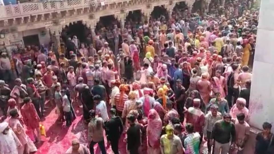 Hurriyare reached Nandgaon after playing Holi in Barsana at Mathura