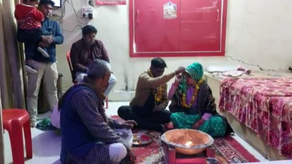 Nargis converted to religion for his love and became Nikki and married Hindu boy in mainpuri