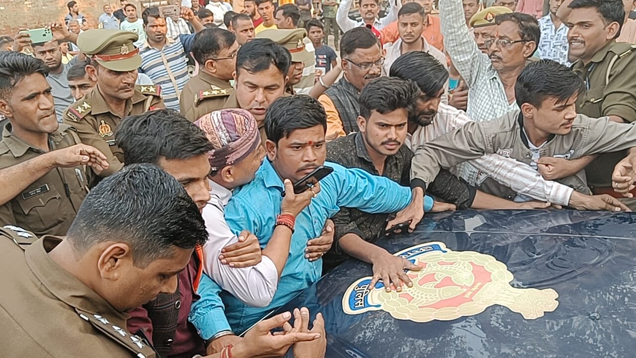 Case of occupation and vandalism of temple in Kanpur, Bajrang Dal created ruckus, scuffle with police