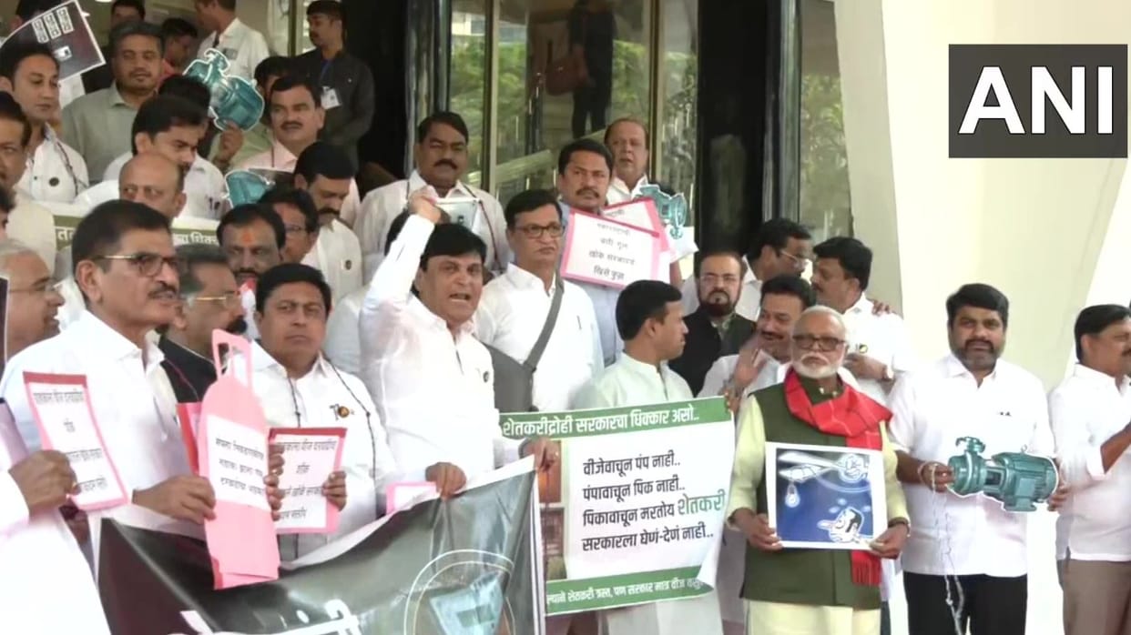 Maha Assembly: BJP-Shivsena members target rahul gandhi over his comment on savarkar