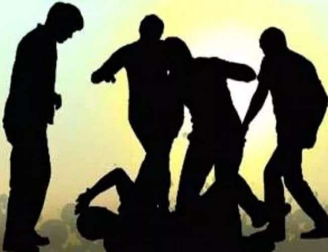 Fighting in Kabirchaura Math: Manager's serious allegation, Mahant and his men attacked him,