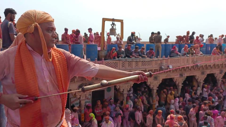 Hurriyare reached Nandgaon after playing Holi in Barsana at Mathura