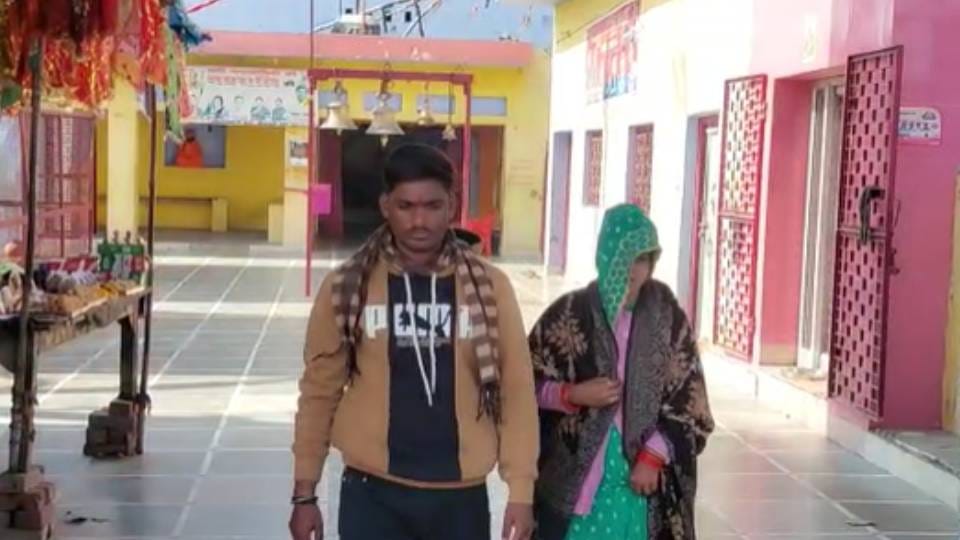 Nargis converted to religion for his love and became Nikki and married Hindu boy in mainpuri