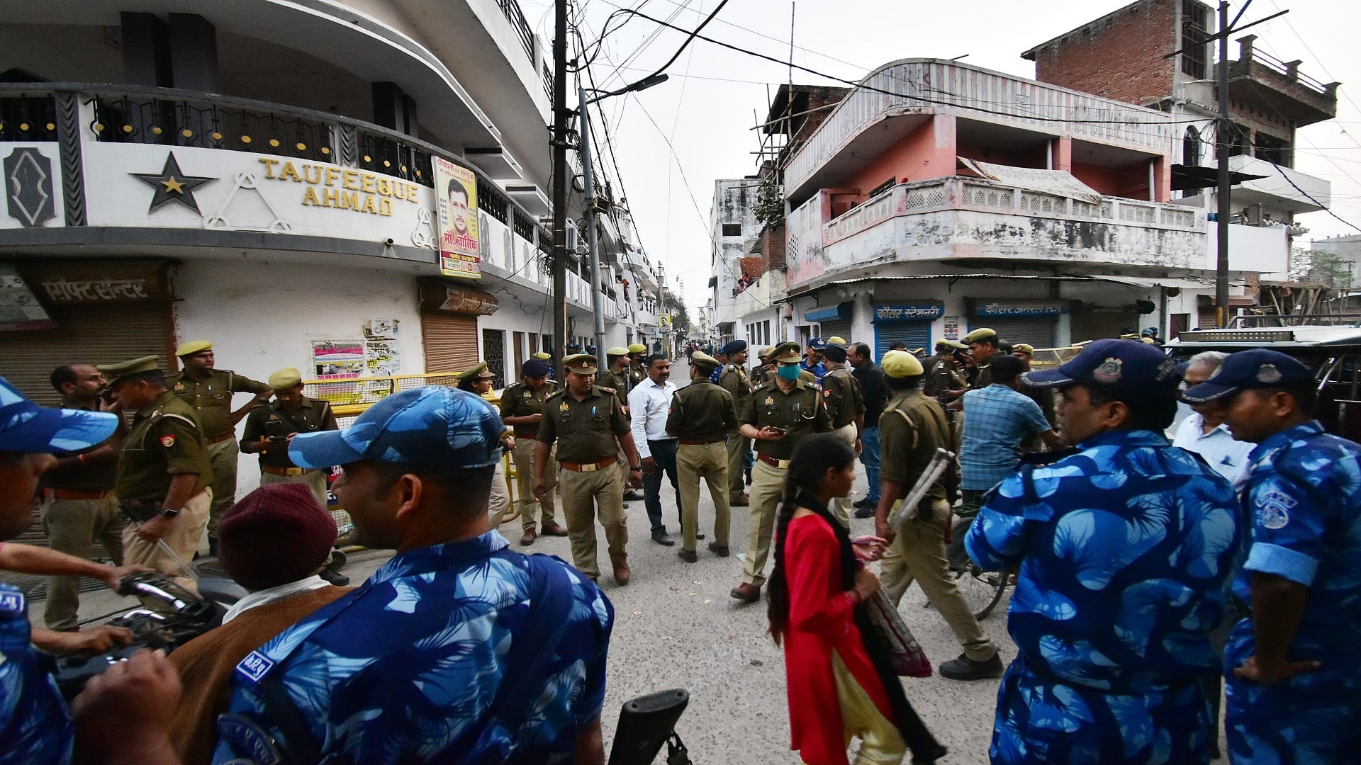Umesh Pal Hatyakand- Bulldozer roared at the house of Mafia Atiq close