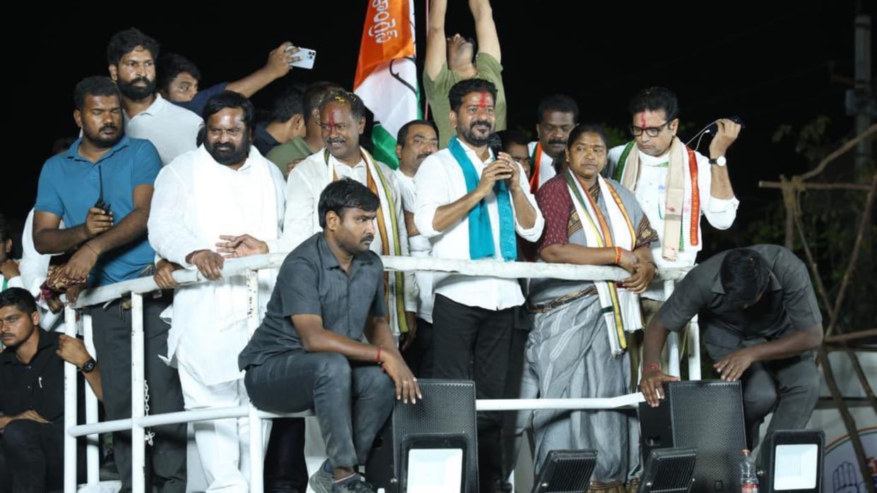 Telangana Eggs and tomatoes thrown at State Congress President Revanth Reddy accuses BRS