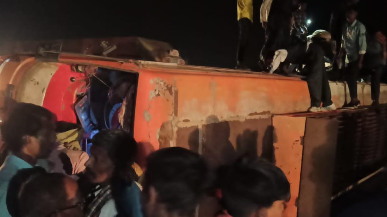 many injured after overturning bus full of wedding processions in bilaspur