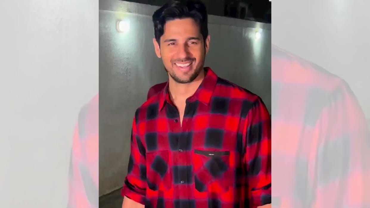 Sidharth Malhotra: Kiara Advani husband Gave a loving reply to Paparazzi Asking For Solo Pics see viral video