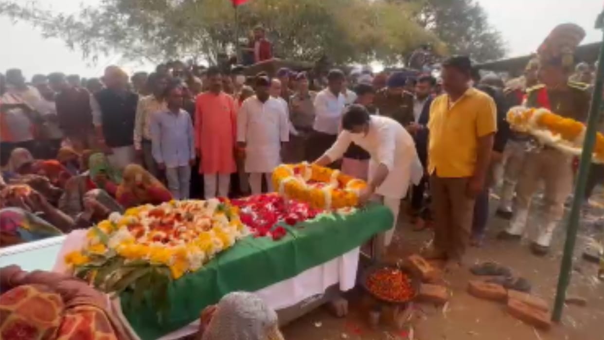 Shaheed Khuman Singh was cremated with state honours, CM Shivraj expressed grief