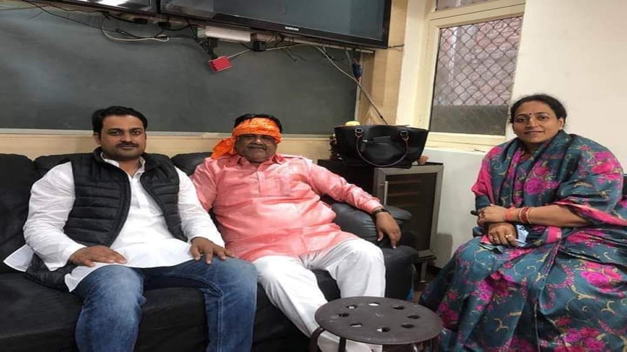 Umesh Pal murder case: Neelam Karwaria's photo feeding sweets to shooter goes viral, Sadaqat's picture with Ud