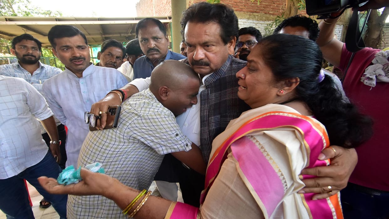 Umesh Pal Hatyakand Minister met Umesh family, said he will find the killers even from Patal