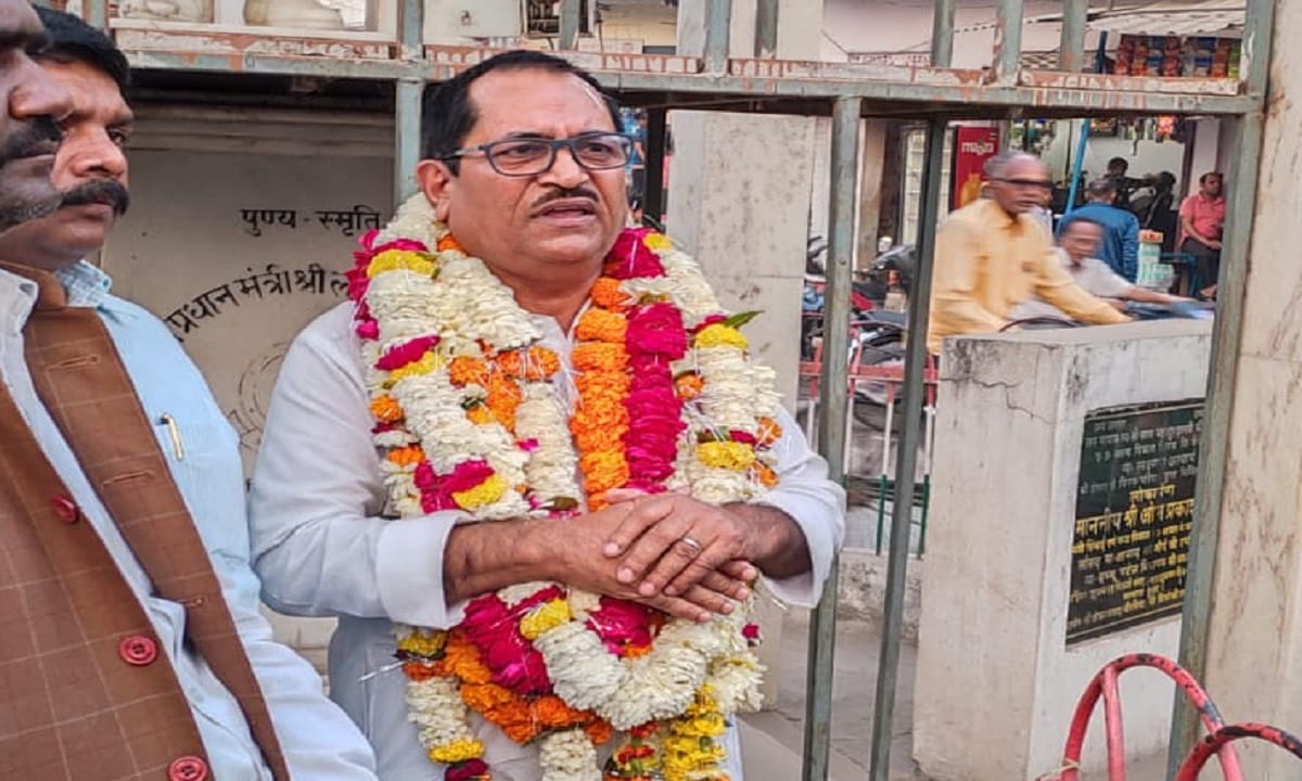 Amresh kushwaha received grand welcome after being elected chairman of UPICA board