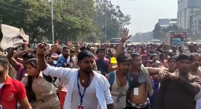 Bihar: Gram Raksha Dal co-police friends came on the road in Patna, demanding permanent job, police stopped ne