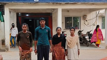 Chhattisgarh Naxal Encounter: जवानों से मुठभेड़ में जान बचाकर भागे नक्सली, 10 लाख के इनामी दंपति गिरफ्तार पुलिस गिरफ्त में आरोपी नक्सली दंपति।