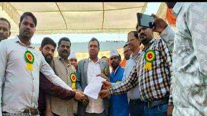 Bijapur: न्याय पदयात्रा निकाल शिक्षकों ने भरी हुंकार, बोले- वेतन विसंगतियां जल्द की जाएं दूर, दिया मांगपत्र फेडरेशन के प्रांतीय आव्हान पर किया गया न्याय पदयात्रा का आयोजन।