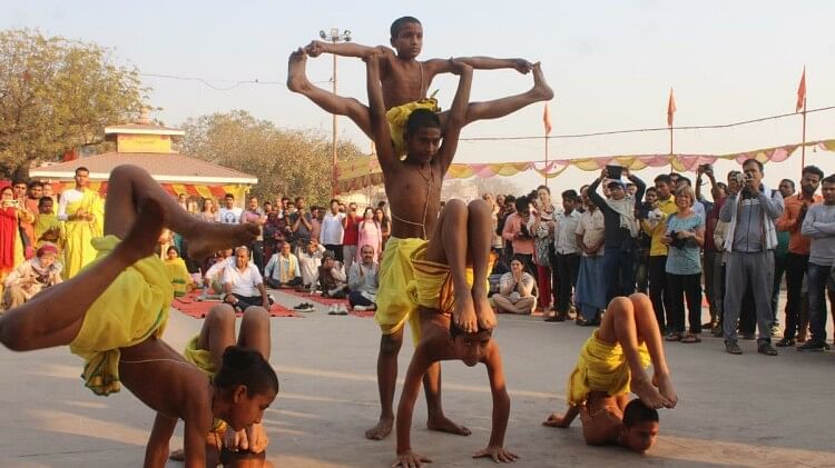 Yoga Day 2023:  काशी विश्वनाथ धाम में 21 जून को एक हजार लोग करेंगे योग, डीएम ने अधिकारियों से प्लान बनाने को कहा