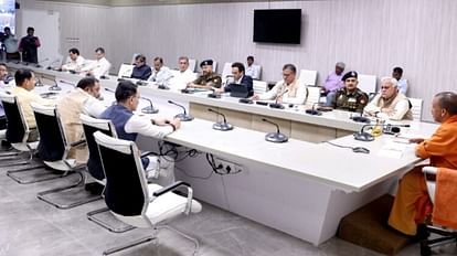 UP News : योगी ने दिए सख्त निर्देश, अराजकता फैलाने, सांप्रदायिक सौहार्द बिगाड़ने वालों पर हो सख्त कार्रवाई वीडियो कॉन्फ्रेंसिंग के माध्यम से कानून व्यवस्था की समीक्षा करते हुए मुख्यमंत्री योगी
