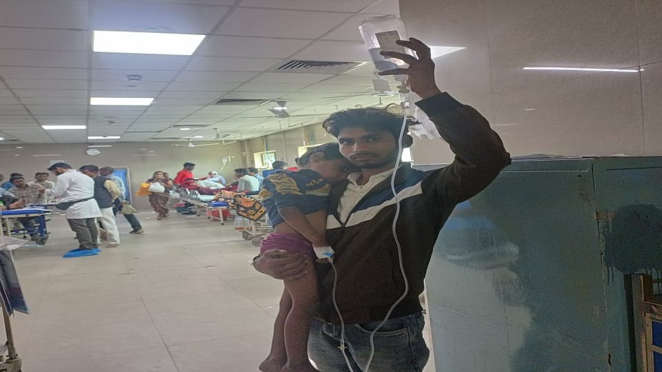 Timardar patient in one hand and glucose bottle in the other hand