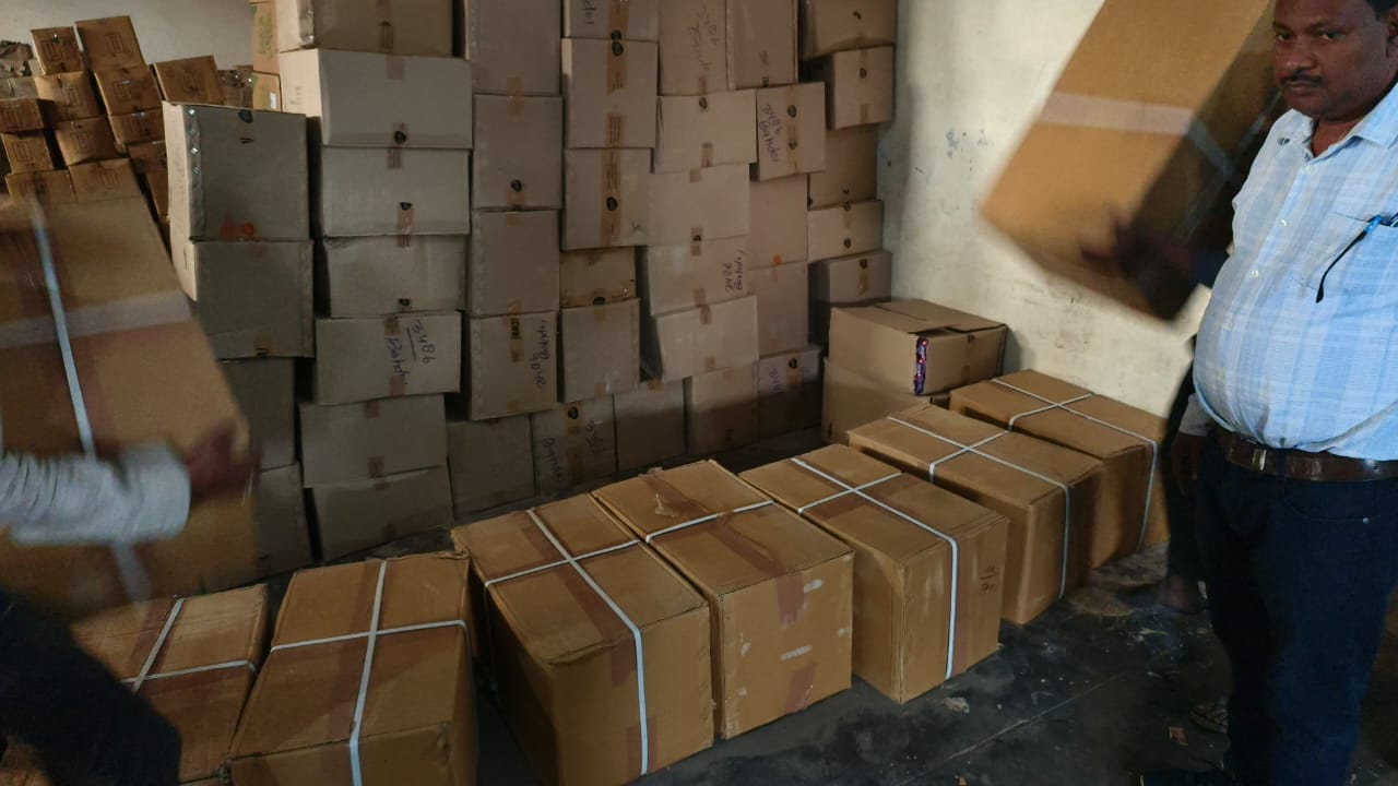 Fake medicines worth Rs 7.5 crore recovered in varanasi Kingpin is 10th fail