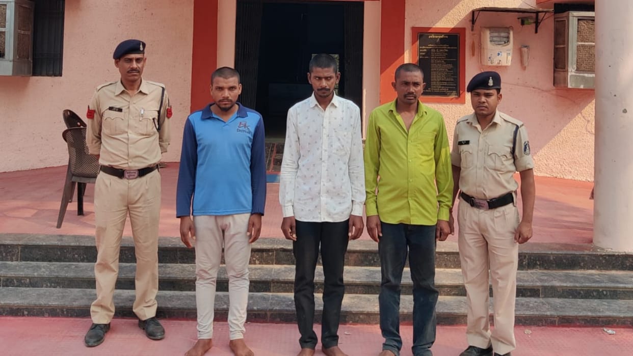 ashram servants beat minor girl in dispute of bhog in mahasamund