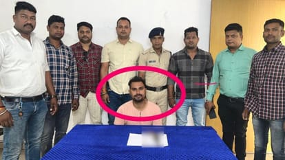 six arrested for posting photos-videos on social media with weapons in durg