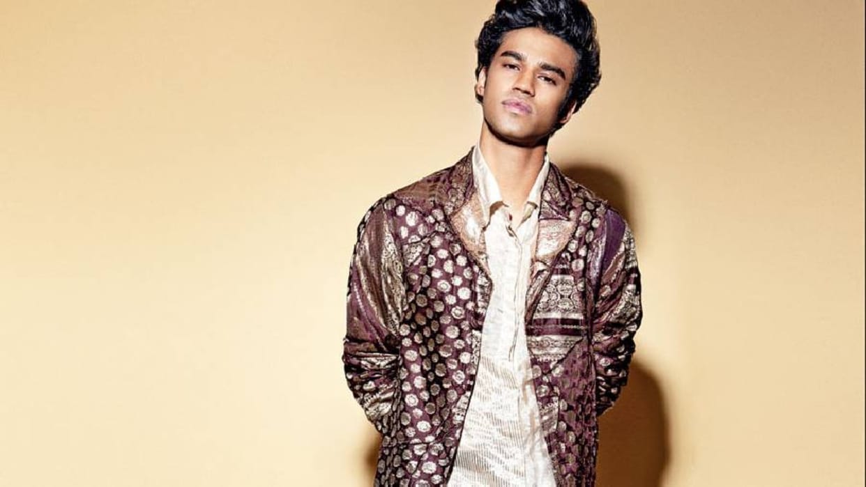 Qala actor babil wears his father irrfan khan suit for special occasion honouring formers talent