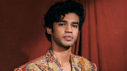 Qala actor babil wears his father irrfan khan suit for special occasion honouring formers talent