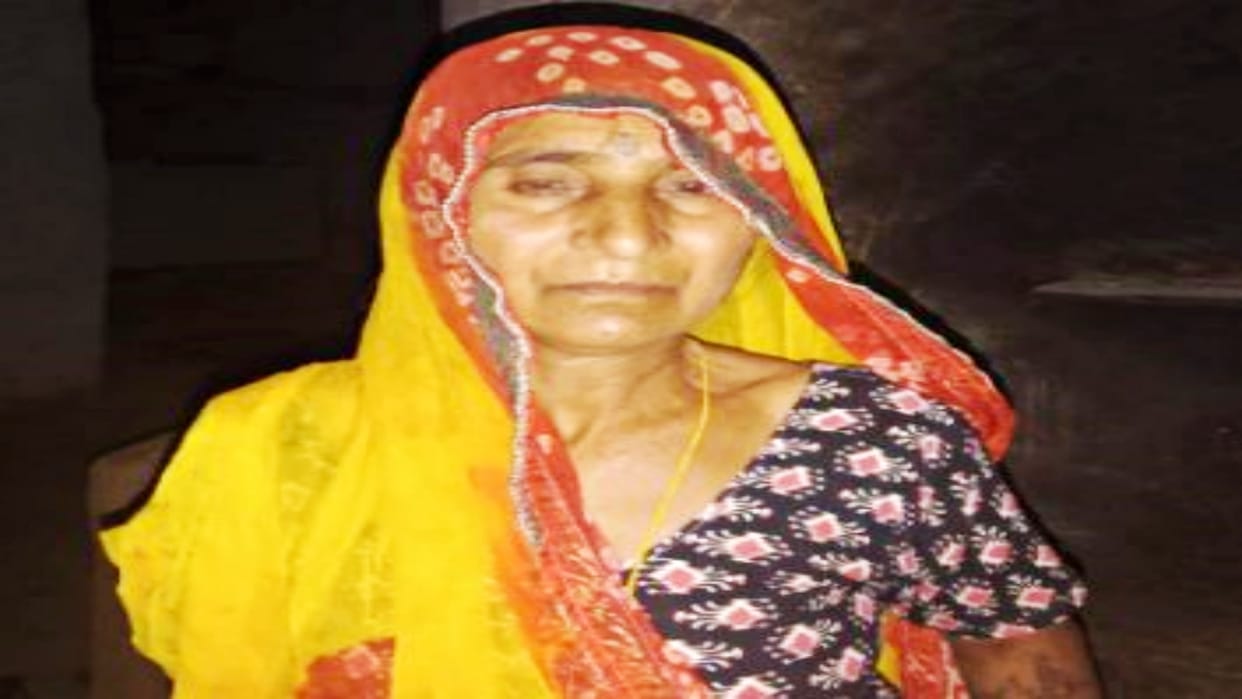 Gold and silver ornaments looted from a woman in Nagola