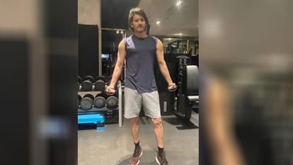 Mahesh Babu shares pics from his gym flaunting biceps users called him hrithik roshan of south industry