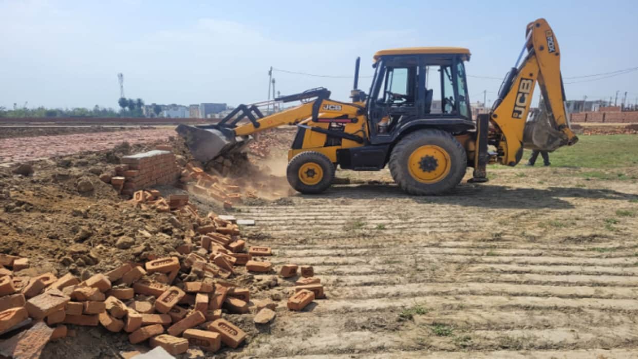 MDA team has demolishes illegal colonies by bulldozers in Meerut district and see photos