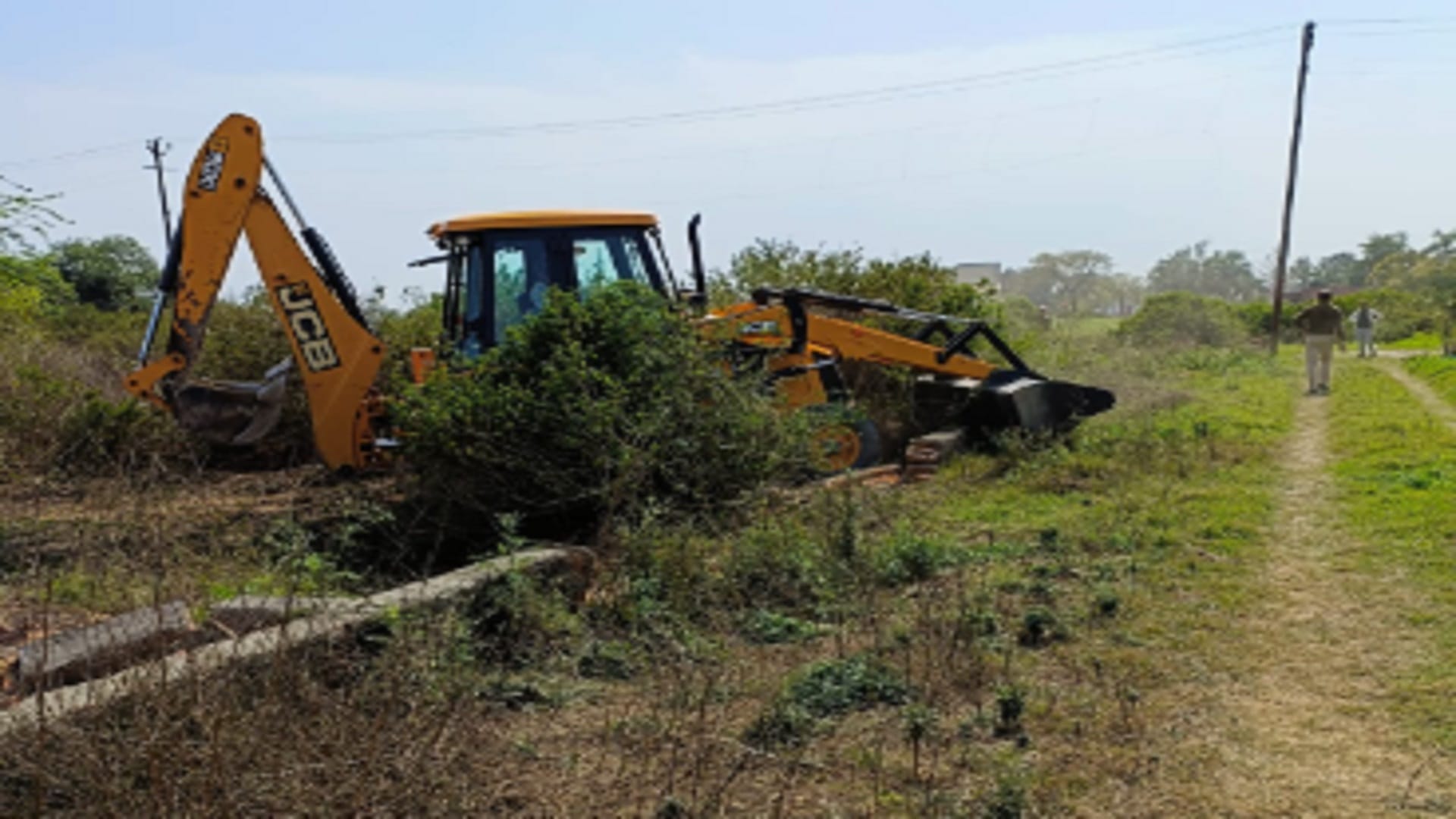 MDA team has demolishes illegal colonies by bulldozers in Meerut district and see photos