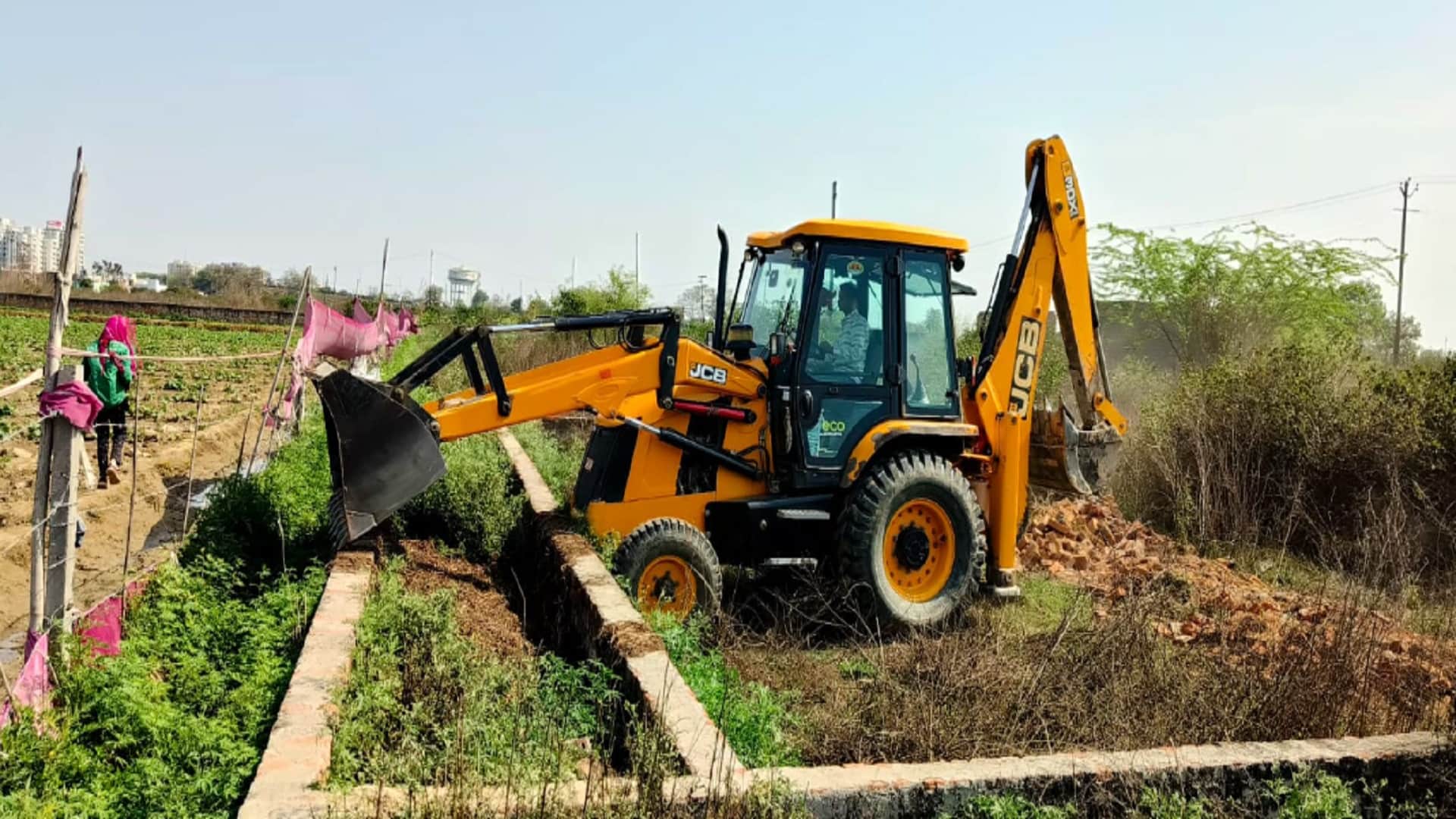 MDA team has demolishes illegal colonies by bulldozers in Meerut district and see photos