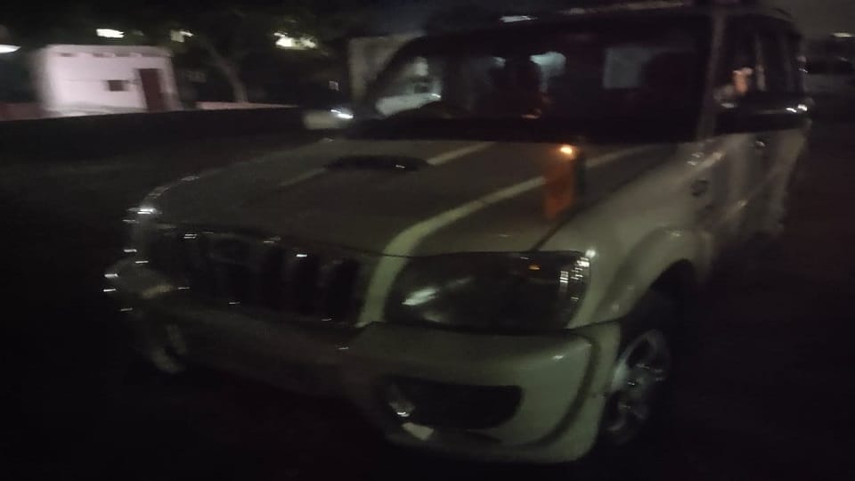 Policemen narrowly escape from BJP flagged Scorpio