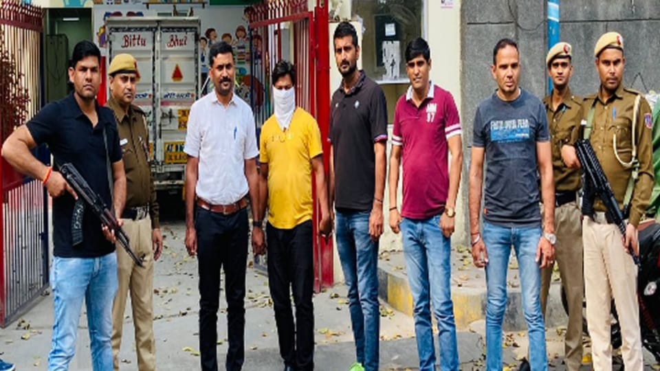 Bhojpuri film actor wanted to extort one crore from school owner in delhi police arrested