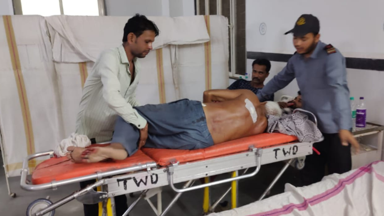 In Chhatarpur, a drunken son fatally attacked an old father with a knife