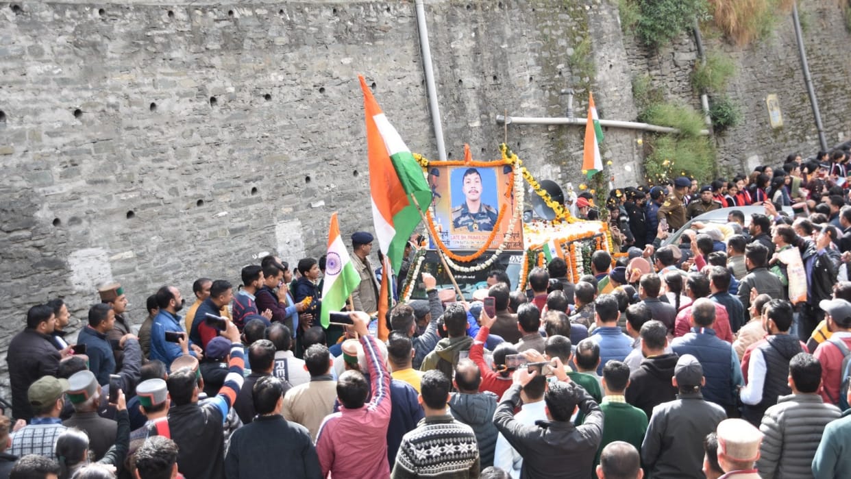Rampur Bushahar News: Martyr sepoy Pawan Kumar cremated with full military honours