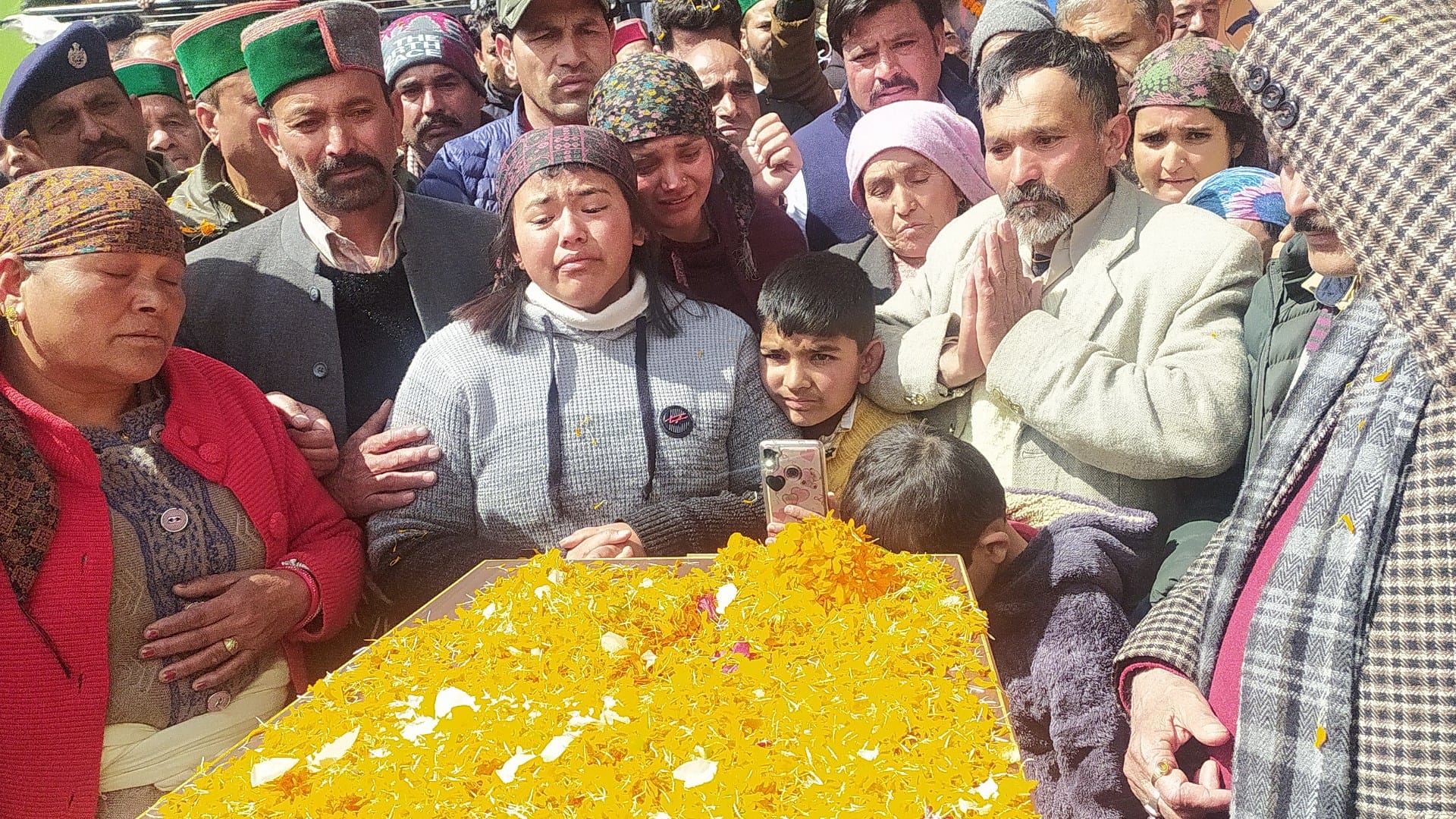 Rampur Bushahar News: Martyr sepoy Pawan Kumar cremated with full military honours