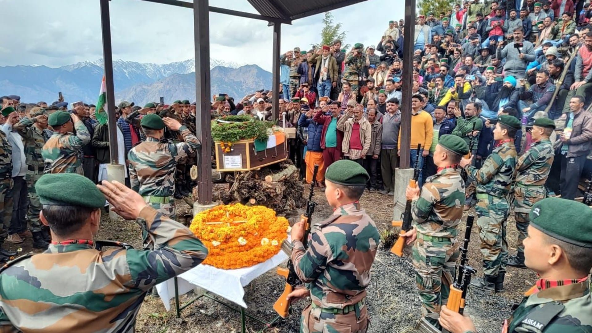 Rampur Bushahar News: Martyr sepoy Pawan Kumar cremated with full military honours
