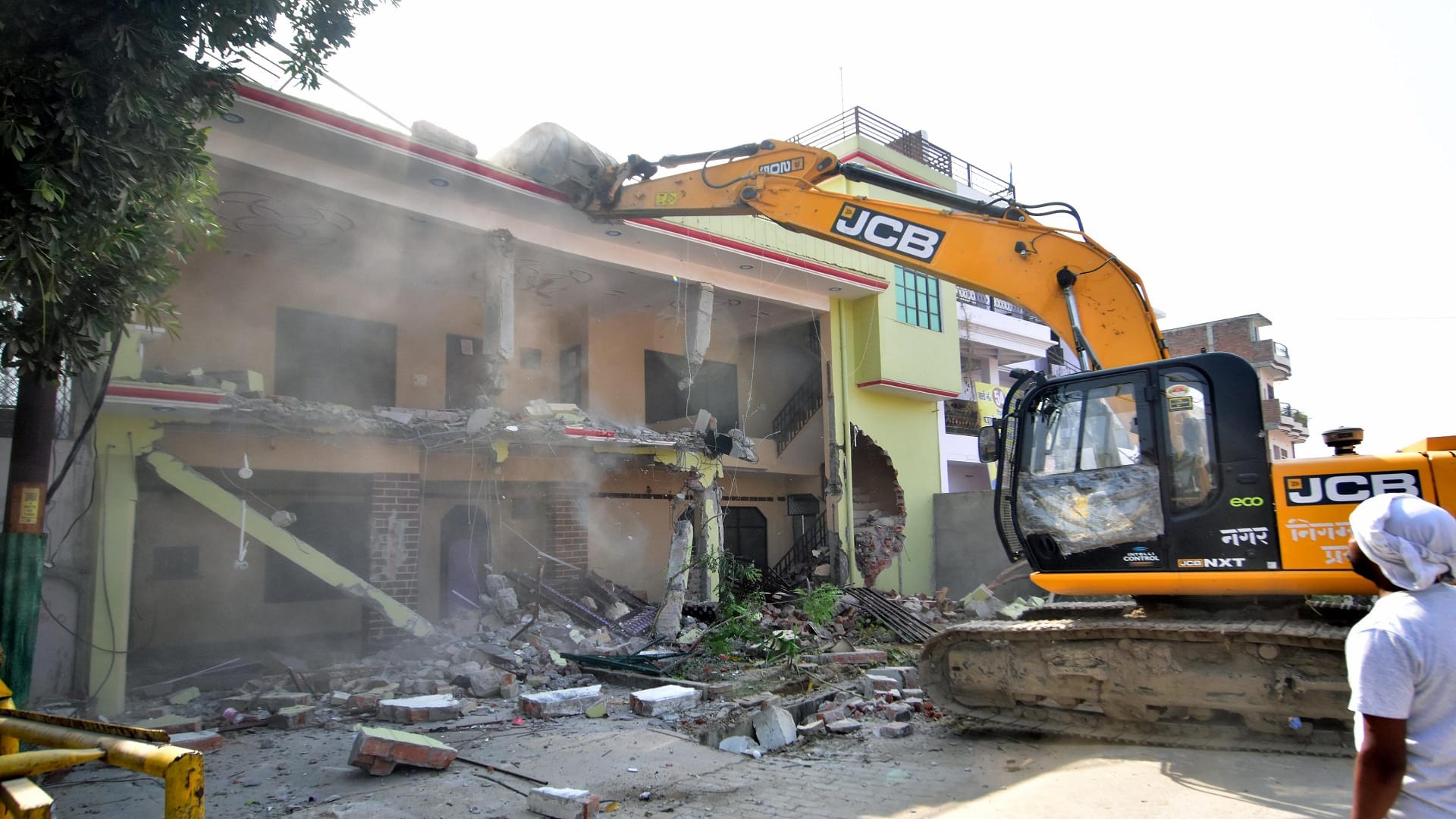 Umesh Pal murder case: Bulldozer will run at Safdar Ali house close to Mafia Atiq