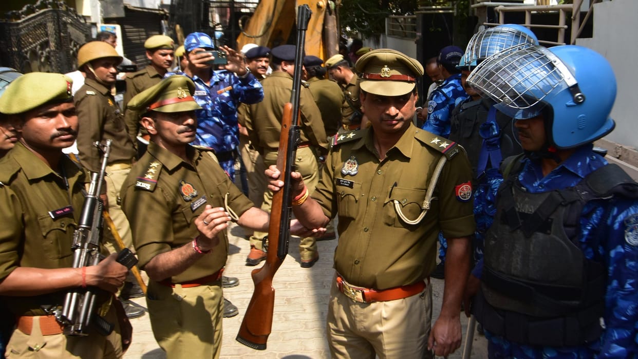 Umesh Pal murder case: In Chakia, Kasari-Masari, the force of 25 police stations raided in the night