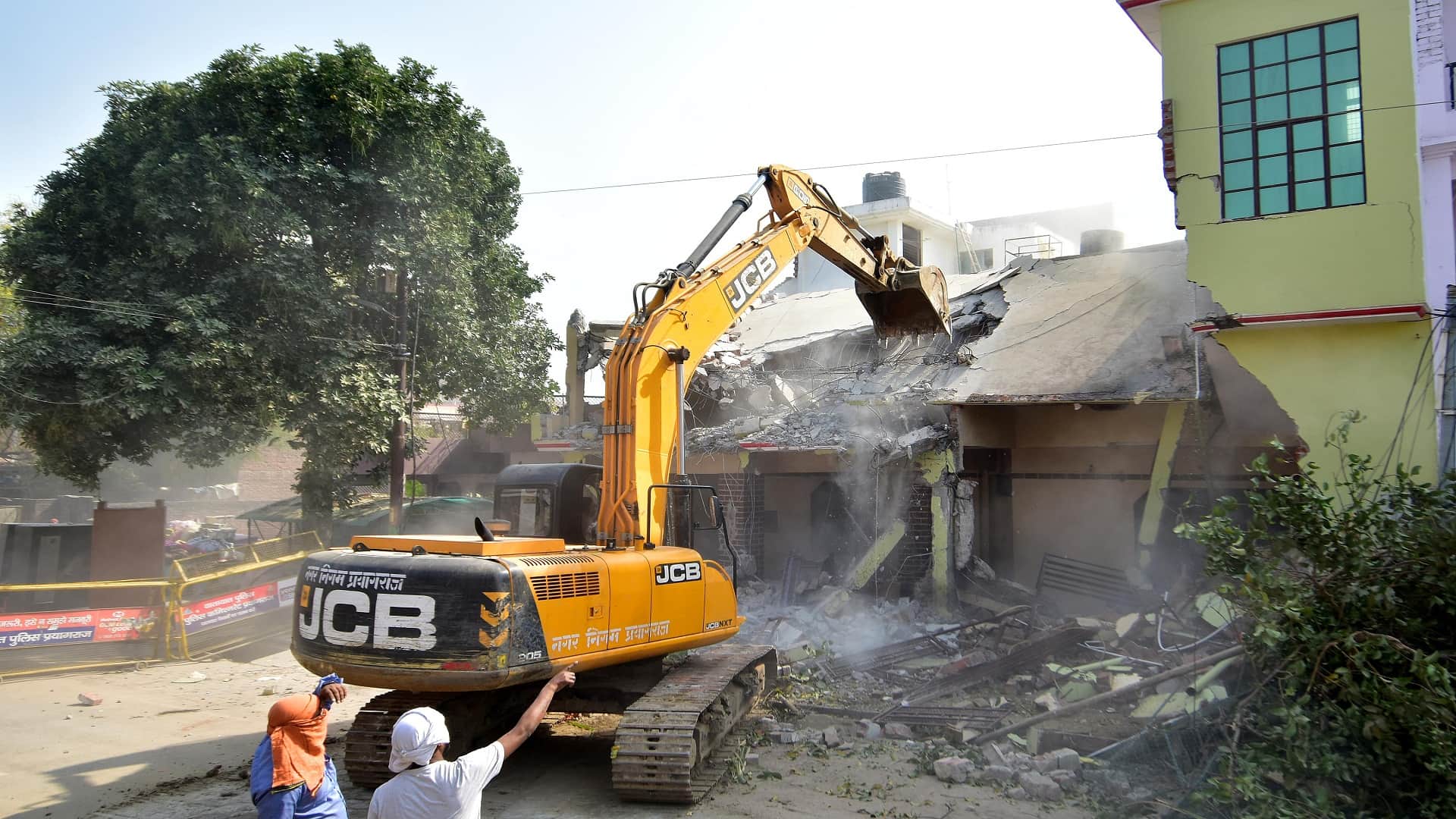Umesh Pal murder case: Bulldozer will run at Safdar Ali house close to Mafia Atiq